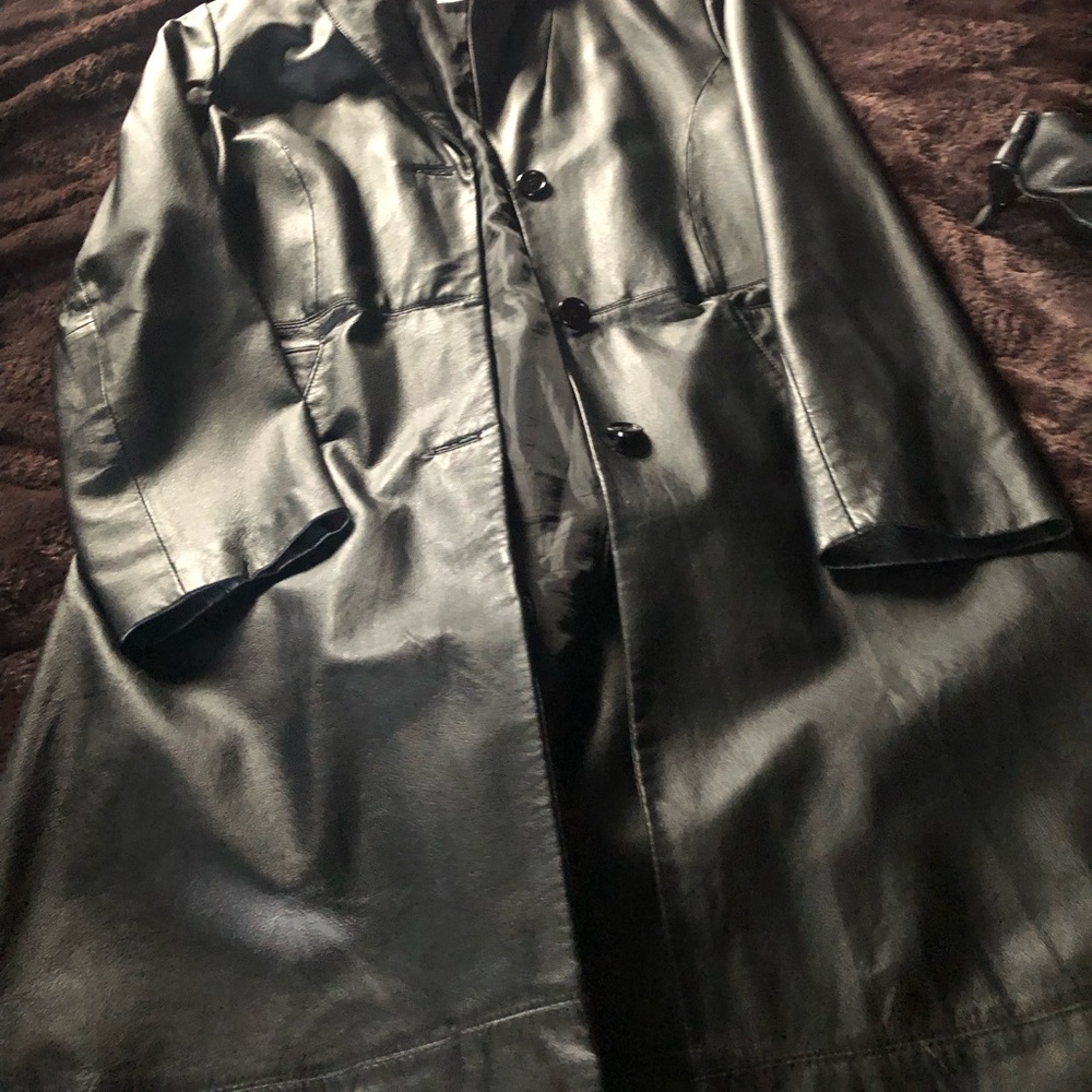 Title ; Long leather trench coat blk very nice
